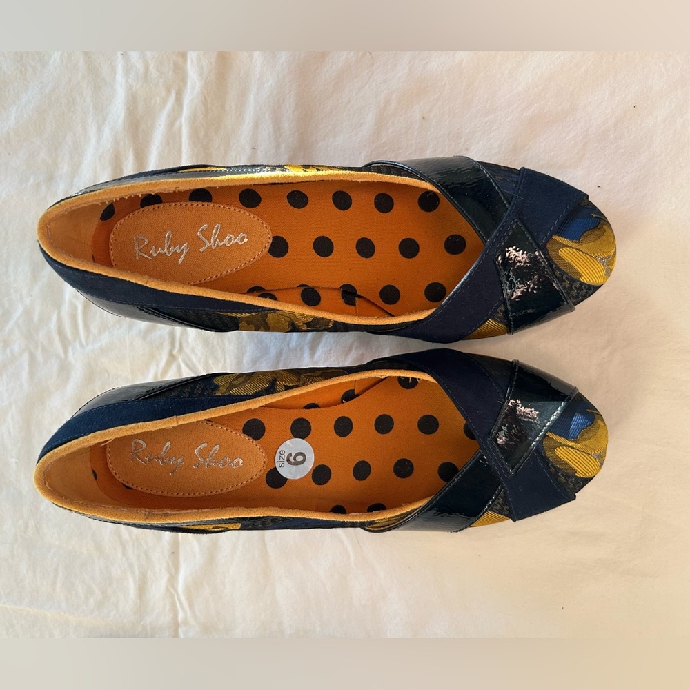 Ruby Shoo Women's Navy and Yellow heal - Picture 2 of 5